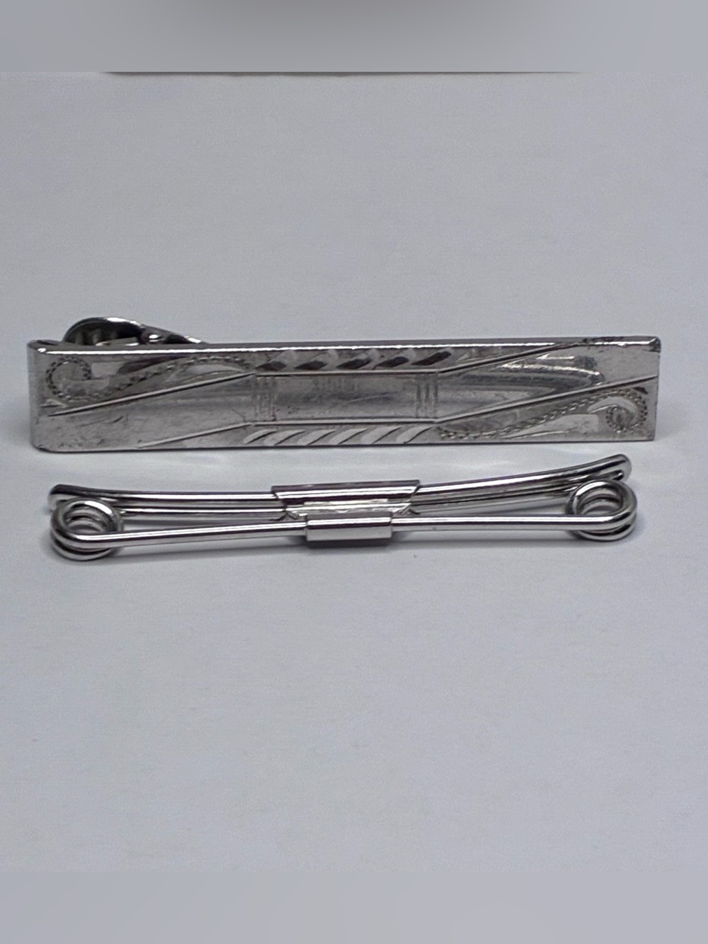 Vintage Silver Tone Anson Tie Clip Bar And Swank Neck Tie Collar Clip Bundle.
